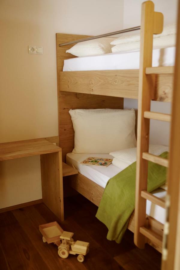 Unterlutaschg-Chalet Appartement Am Hof Slingia ภายนอก รูปภาพ